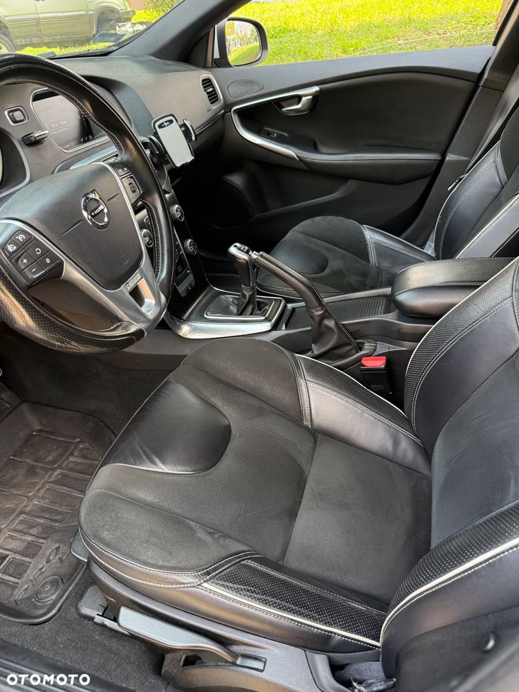 Volvo V40 D3 Drive-E R-Design Momentum - 16