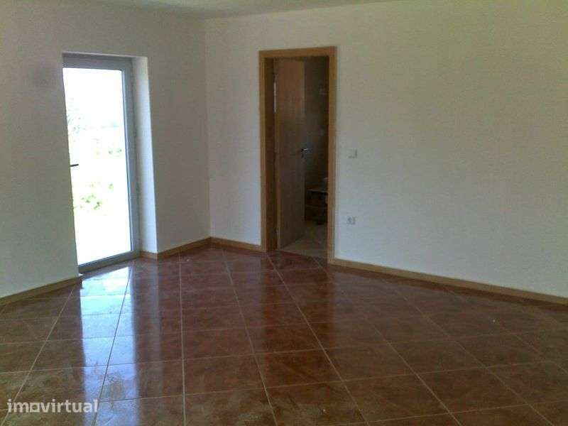 Arrenda-se andar moradia t2 Em Mogege - Grande imagem: 5/10