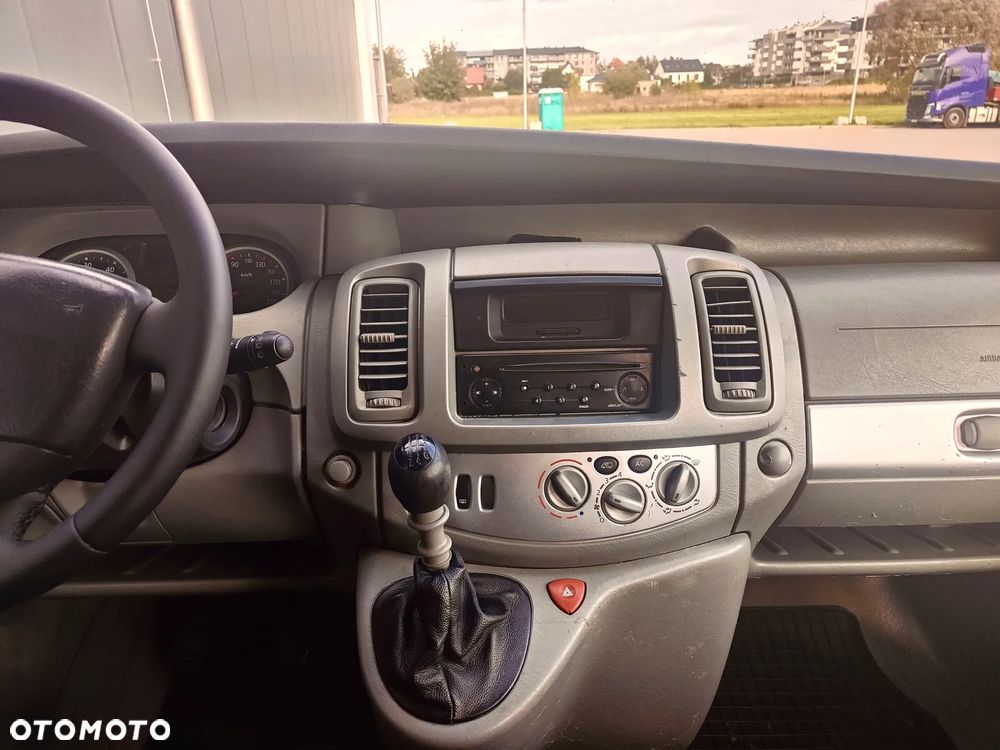 Renault Trafic 2.0 dCi 115 FAP Passenger Black Edition - 19