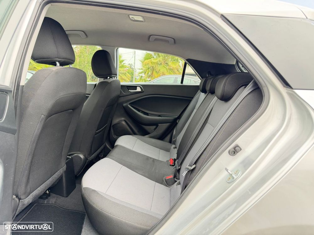 Hyundai i20 1.1 CRDi Comfort+Pack Look+JLL16 - 7