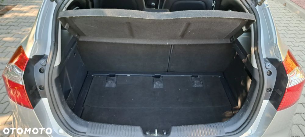Kia Rio - 26