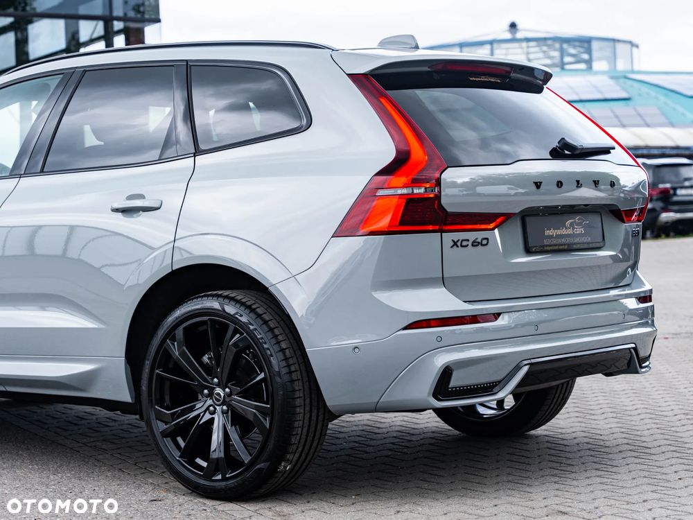 Volvo XC 60 B5 B AWD Plus Dark - 12