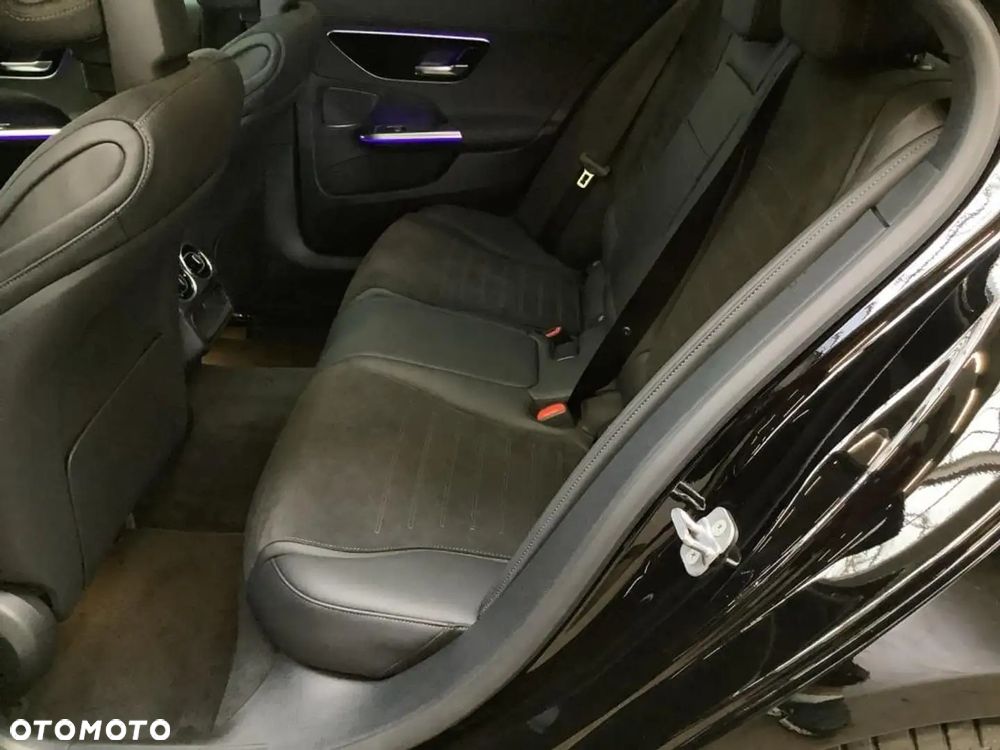 Mercedes-Benz Klasa C 180 mHEV AMG - 8