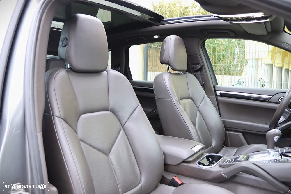 Porsche Cayenne S E-Hybrid - 36