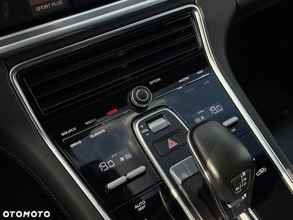 Porsche Panamera Turbo - 23