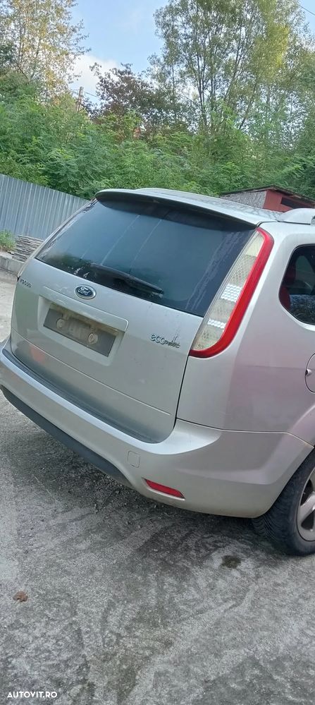 Ford Focus 2010 photo 2