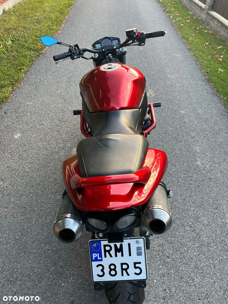 Suzuki GSR - 6