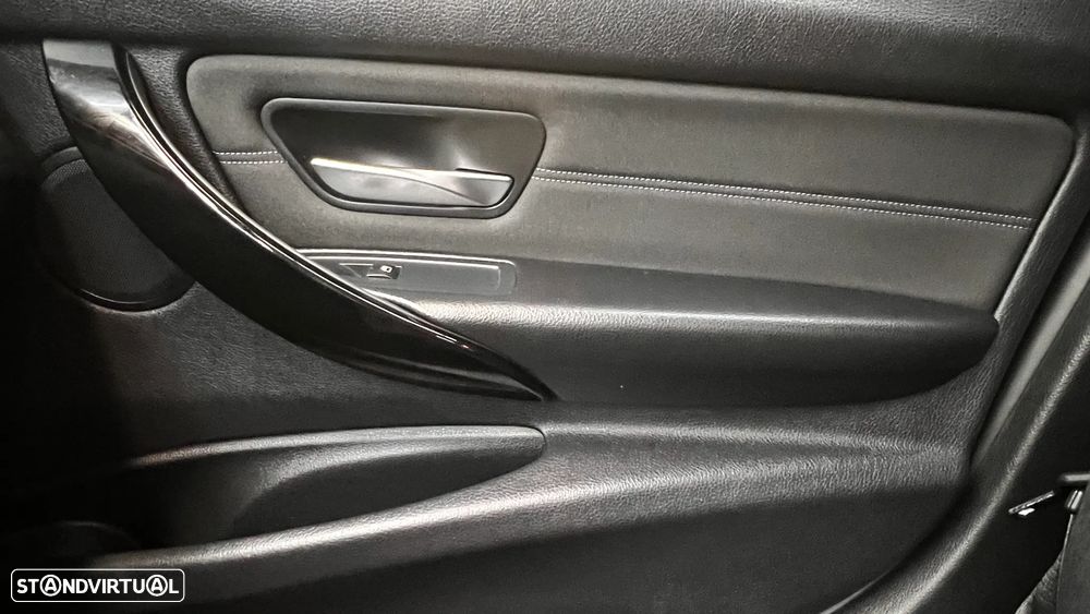 BMW 318 d Touring Auto Line Sport - 27