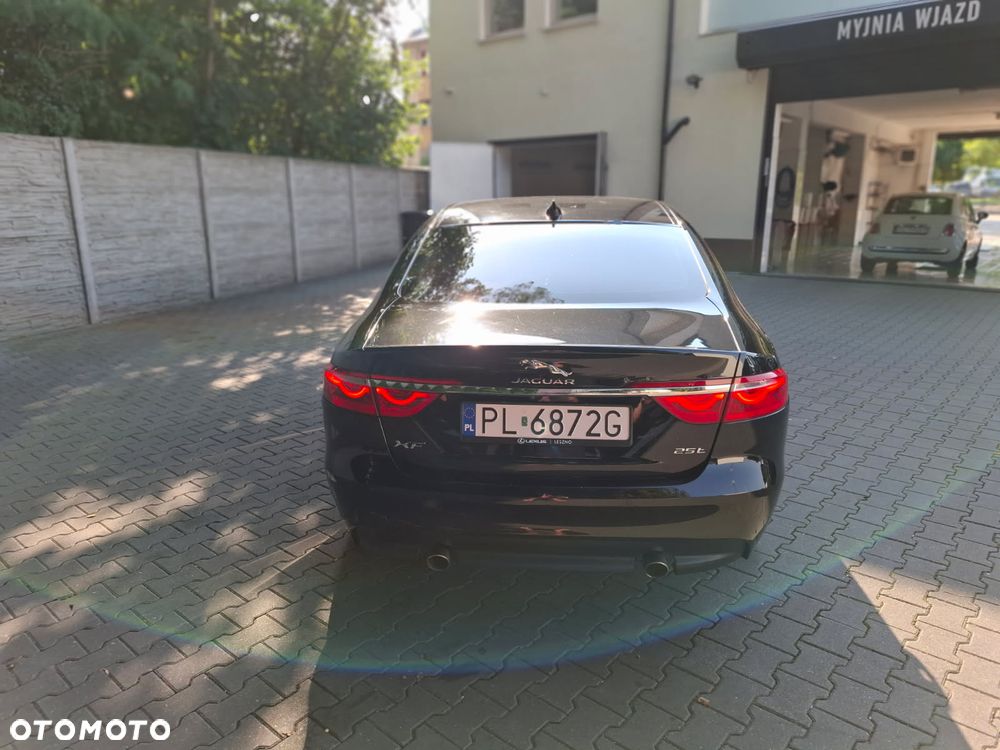 Jaguar XF 2.0 T Portfolio - 5