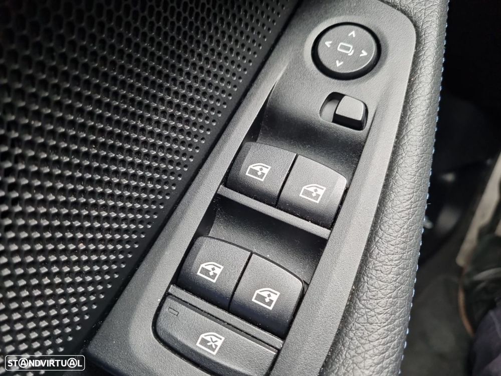 BMW 116 d Pack Desportivo M Auto - 25