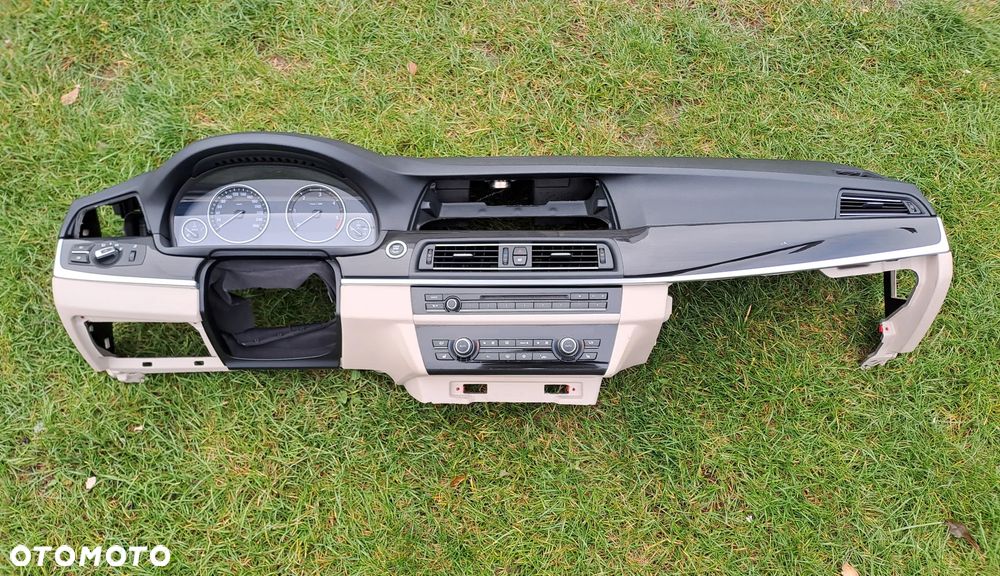 BMW F10 F11 DESKA ROZDZIELCZA KONSOLA KOKPIT EU - 1