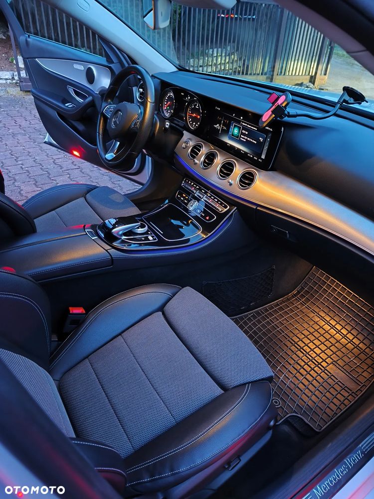 Mercedes-Benz Klasa E 220 d 4-Matic 9G-TRONIC - 15