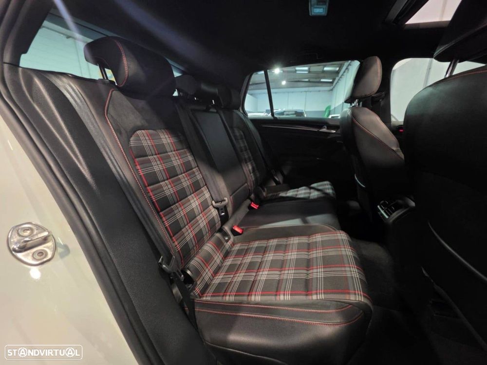 VW Golf 2.0 TSi GTi DSG Performance - 14
