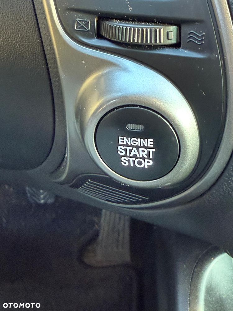 Hyundai ix35 1.7 CRDi 2WD blue Finale Gold - 25