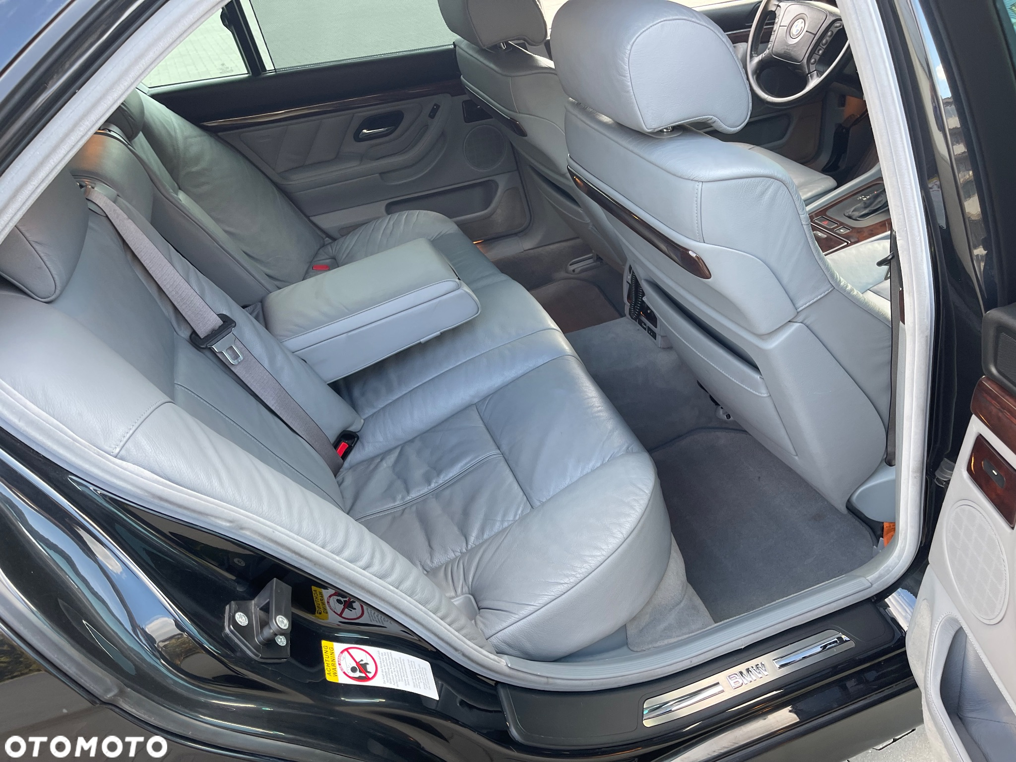 BMW Seria 7 750i - 17