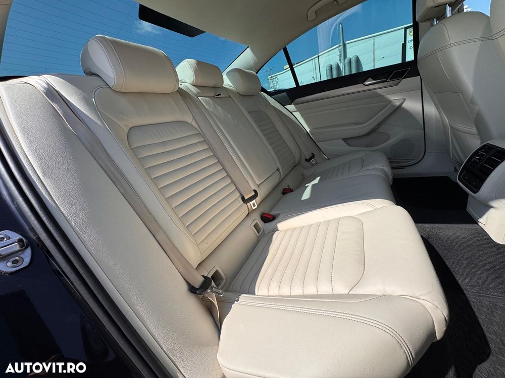 Volkswagen Passat 2.0 TDI DSG Highline - 17