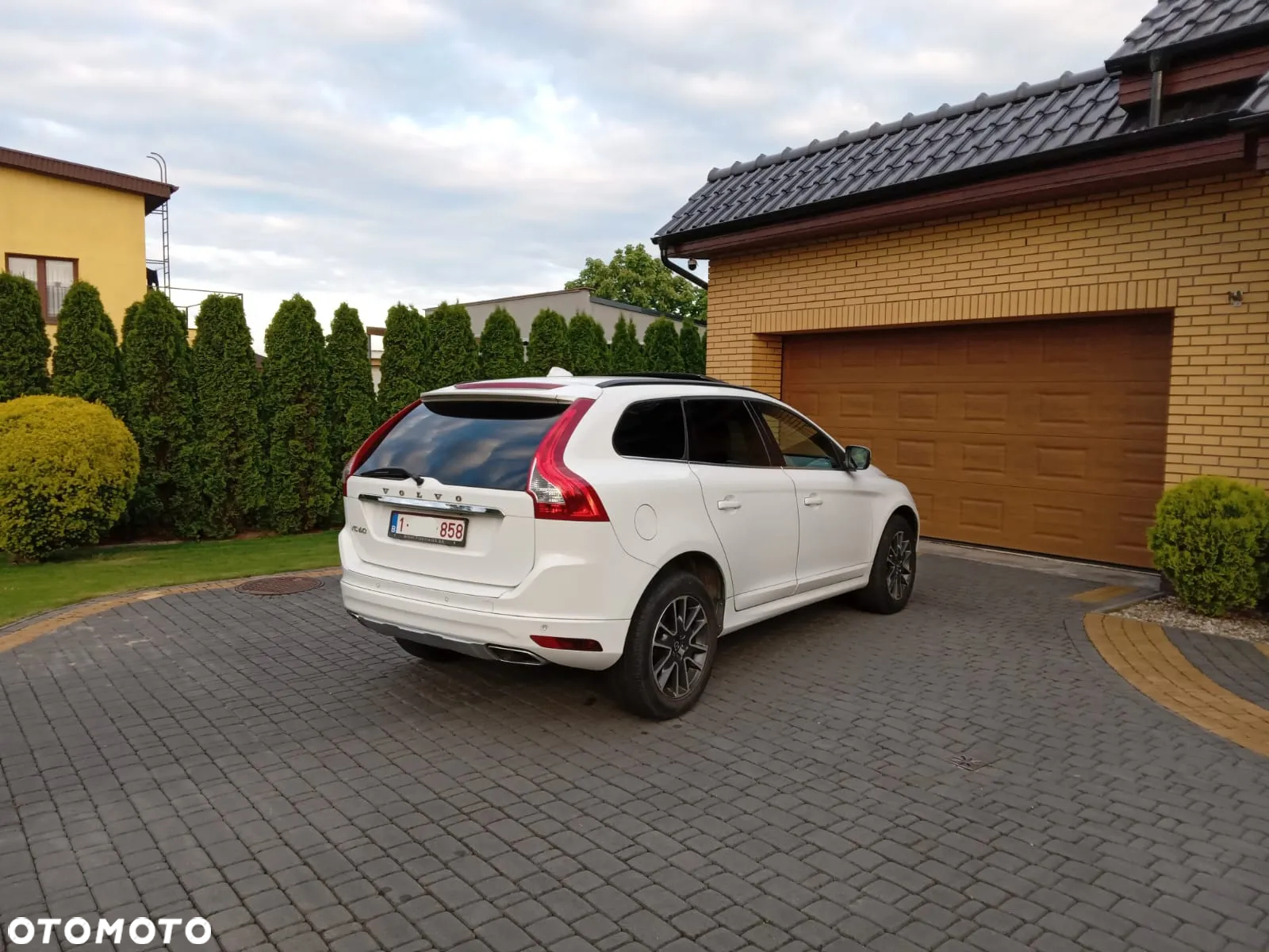 Volvo XC 60 D4 Drive-E Momentum - 4