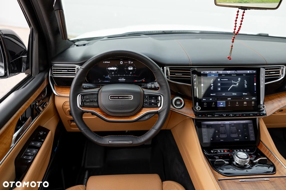 Jeep Grand Wagoneer - 16