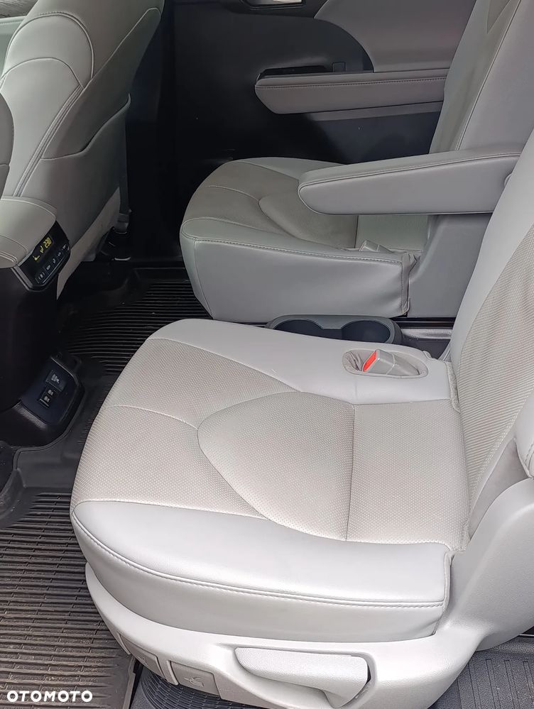 Toyota Highlander 2.5 Hybrid Executive - 28