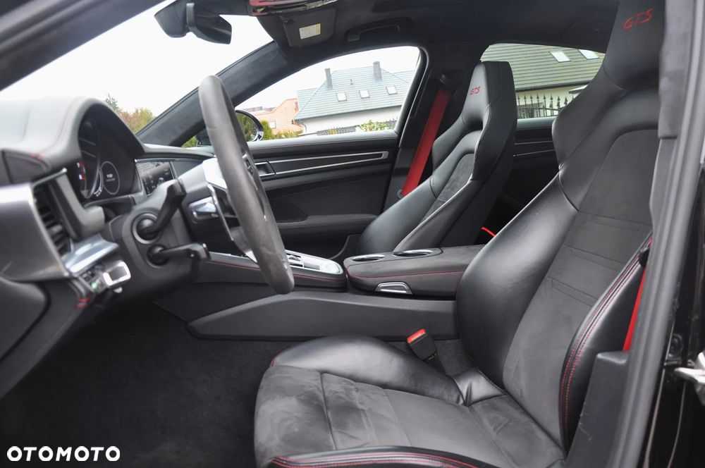 Porsche Panamera GTS GPF - 13
