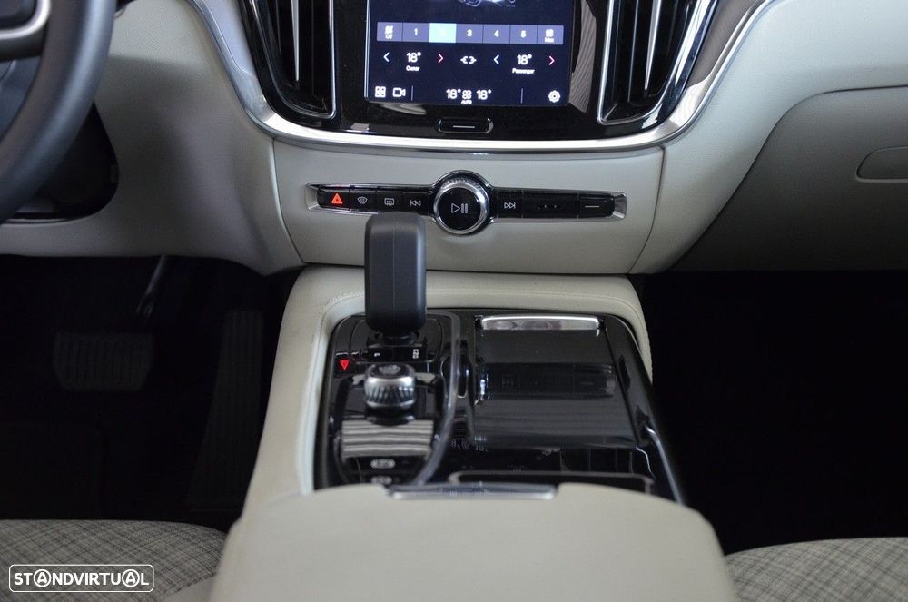 Volvo V60 2.0 T6 AWD TE Core - 16