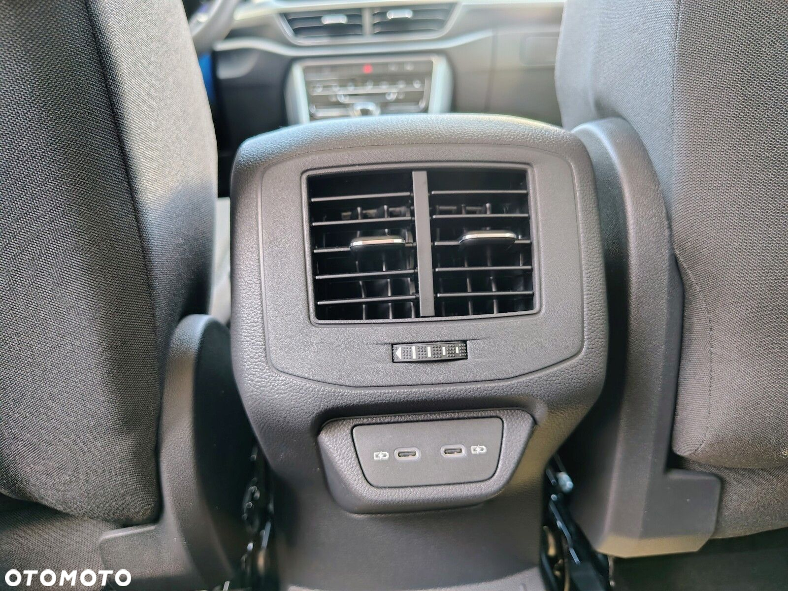 Volkswagen T-Roc - 21