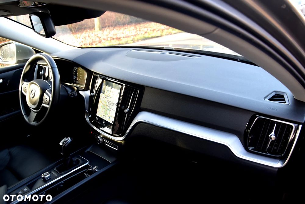 Volvo V60 D3 Momentum Pro - 20