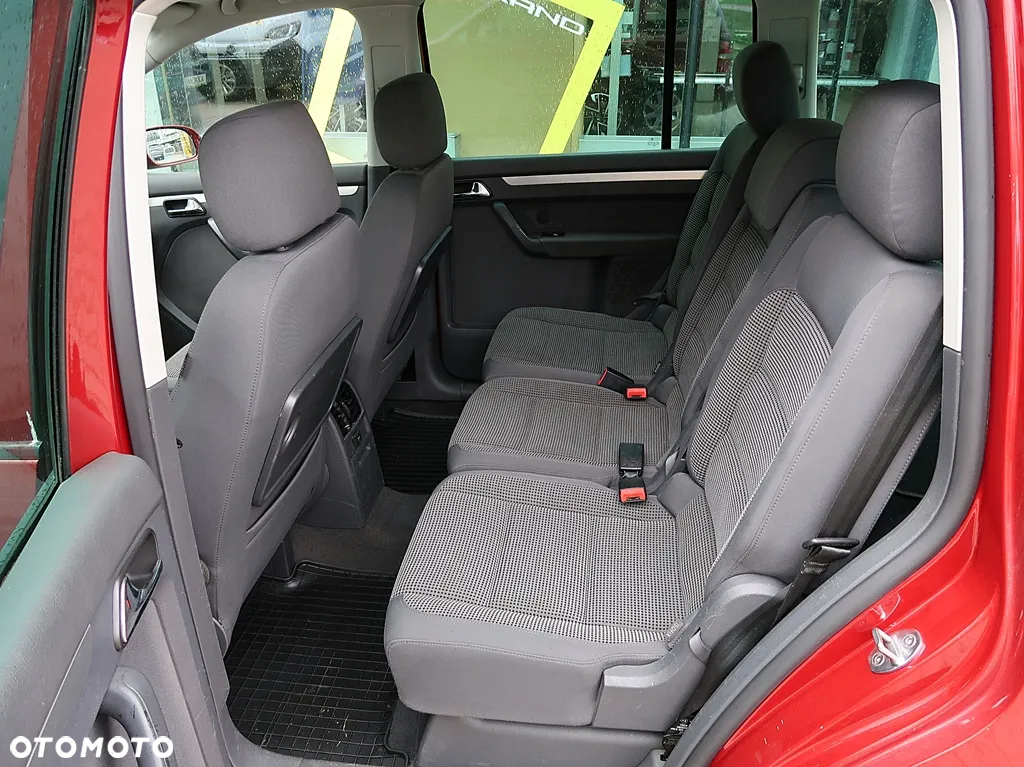 Volkswagen Touran 2.0 FSI Trendline - 12