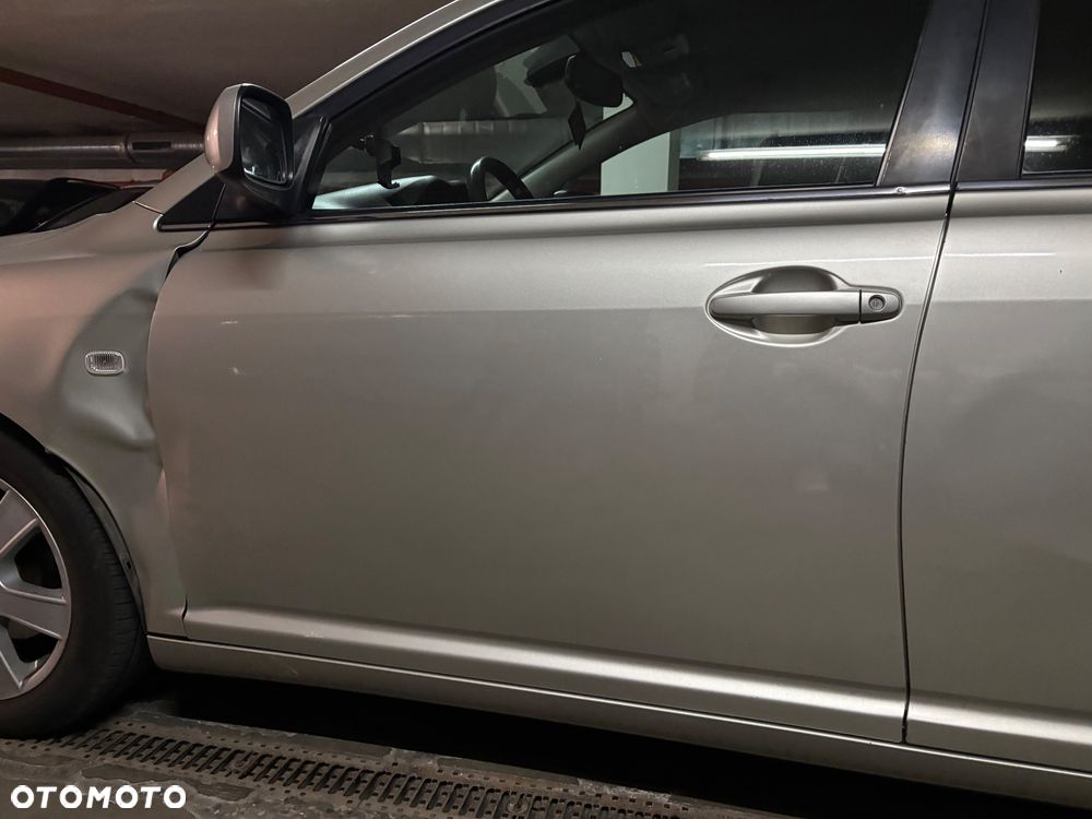 Toyota Avensis 1.8 VVT-i Combi - 29