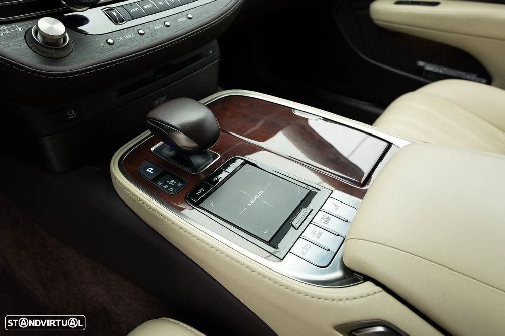 Lexus LS 500h Luxury Madeira Artesanal - 11