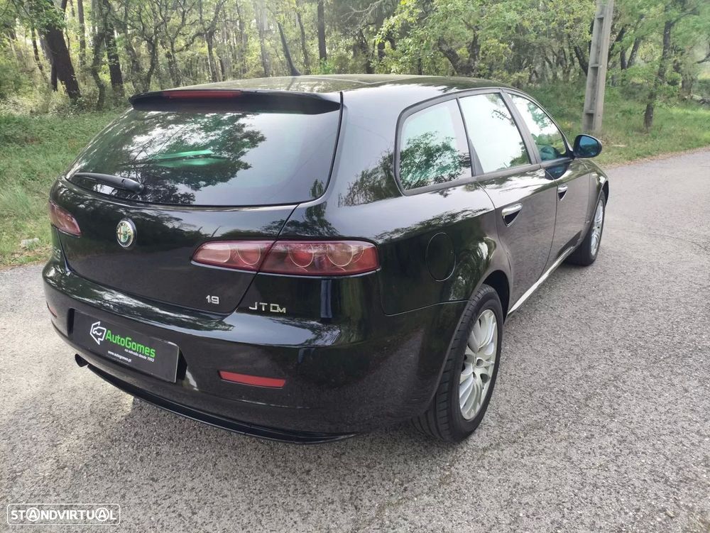 Alfa Romeo 159 Sportwagon 1.9 JTDm 16V Elegante - 11