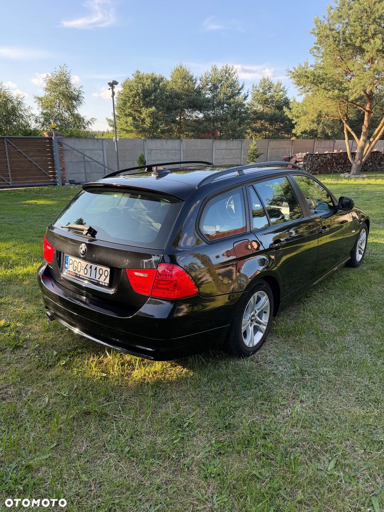 BMW 320 2009 photo 3