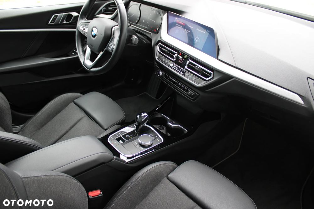 BMW Seria 2 218i GPF Sport Line - 22