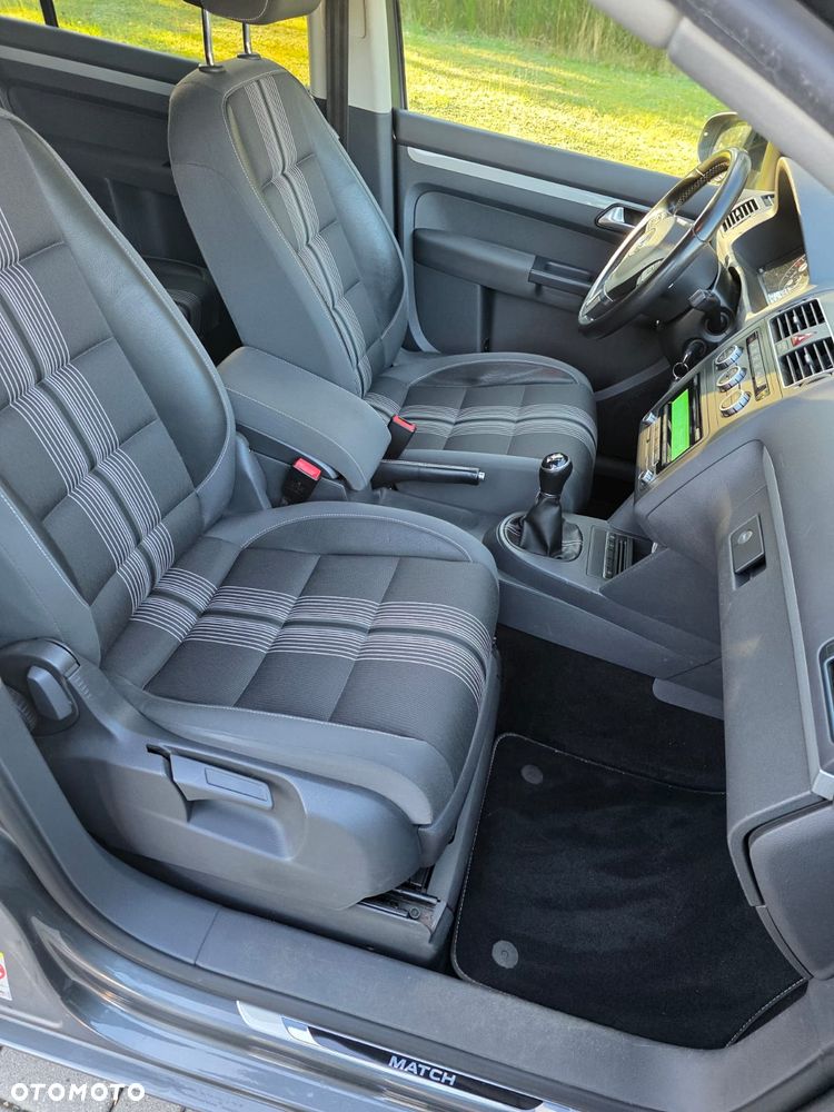 Volkswagen Touran 2.0 TDI DPF MATCH - 10