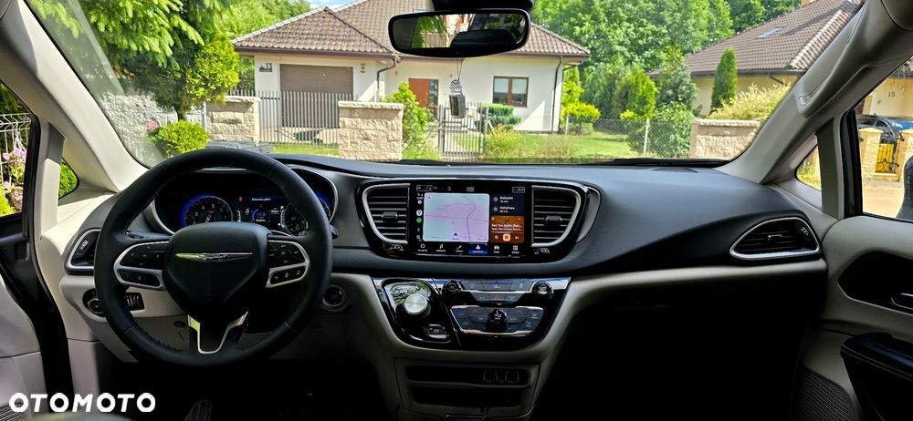 Chrysler Pacifica - 17