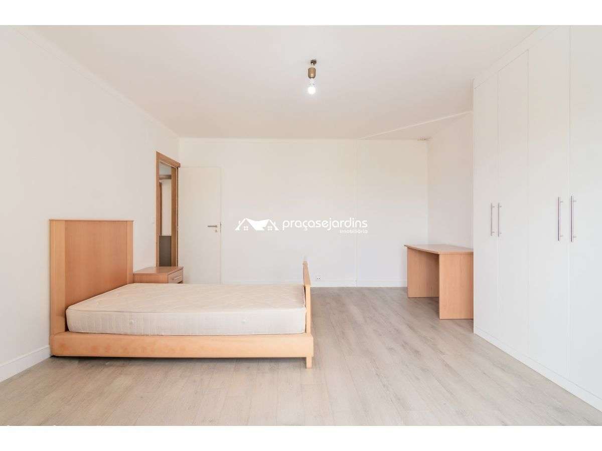 Quarto grande / Totalmente Equipado e Mobilado / Guimarota - Grande imagem: 3/21
