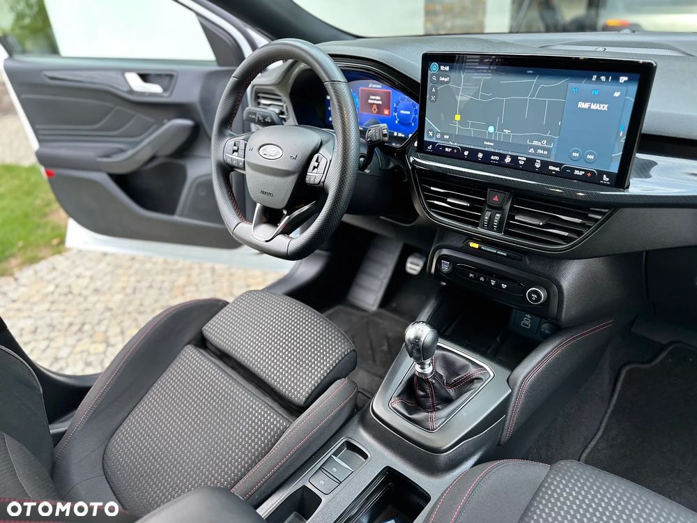 Ford Focus 1.0 EcoBoost Hybrid ST-LINE X - 11