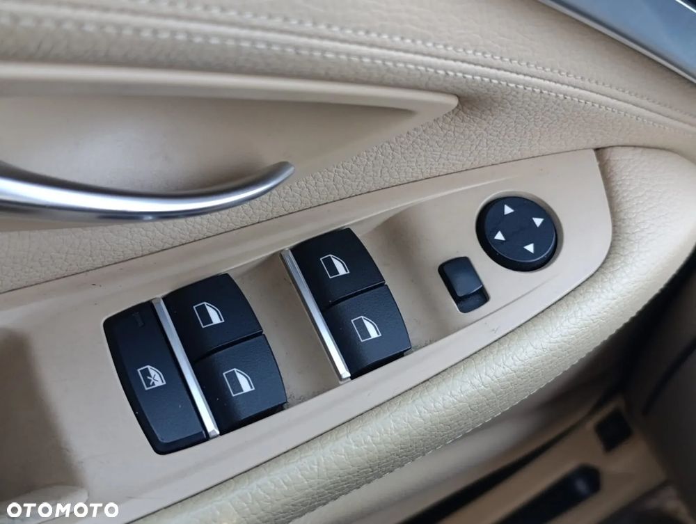 BMW Seria 5 528i xDrive Modern Line - 14