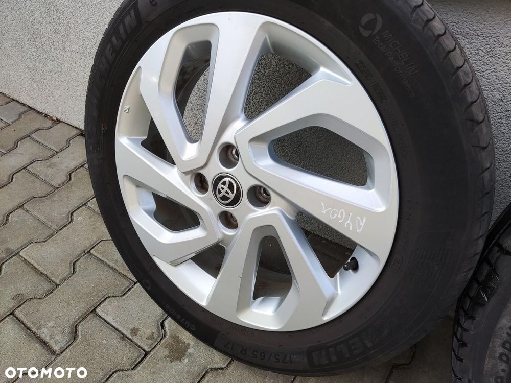 KOŁA OPONY FELGI ALUMINIOWE 17 TOYOTA AYGO X 2022-2025 4X100 5J ET40 - 4