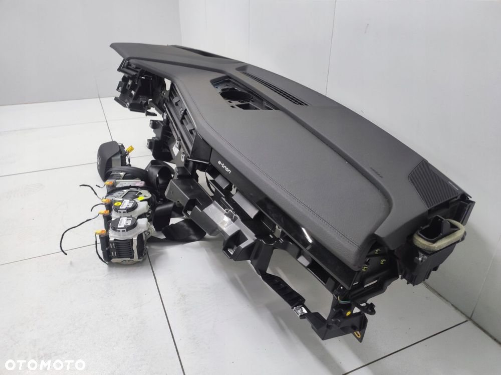 deska konsola poduszki pasy audi q8 etron head up orginał - 3