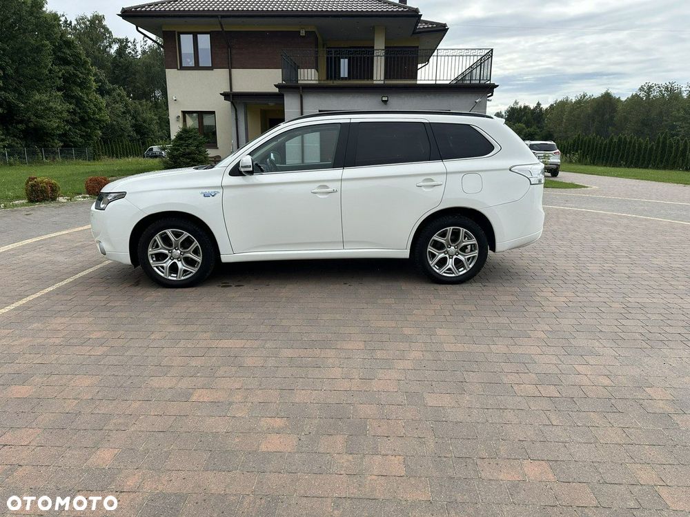 Mitsubishi Outlander - 4