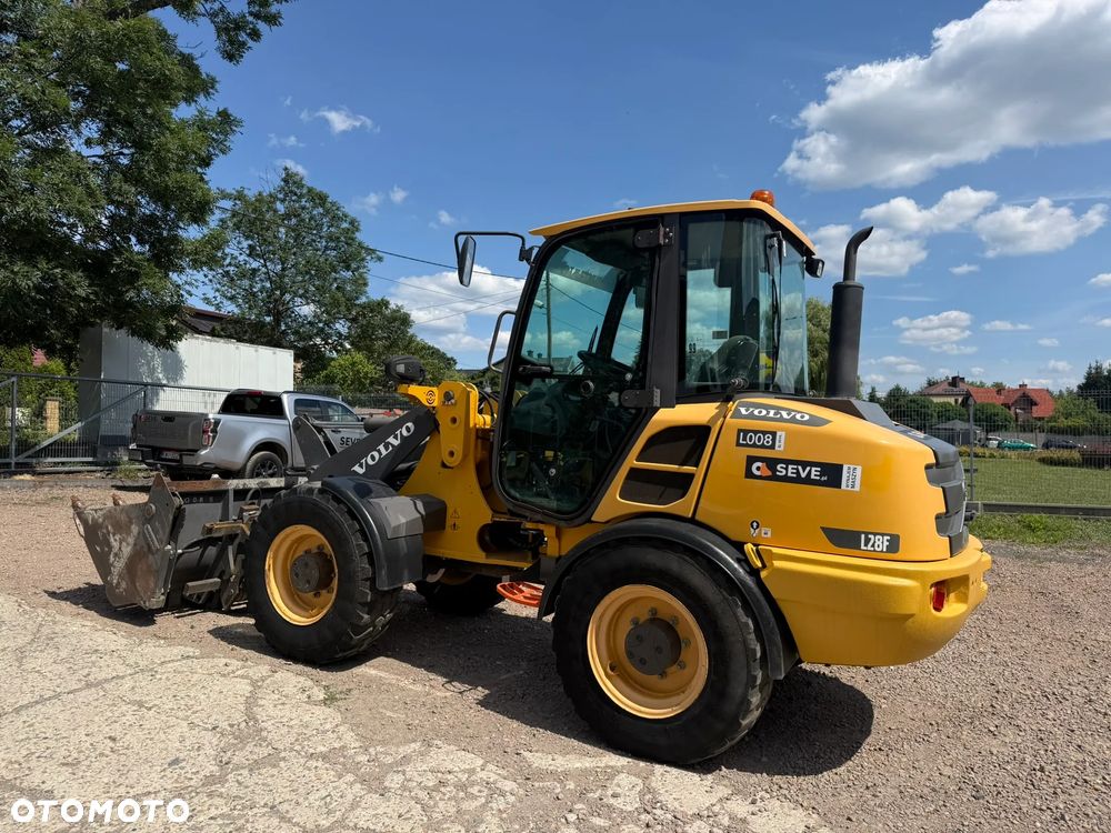 Volvo L 28 F - 5