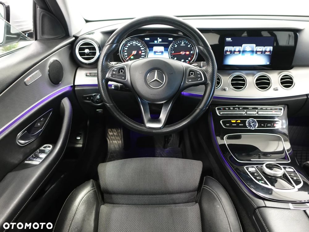 Mercedes-Benz Klasa E 220 d 9G-TRONIC - 29