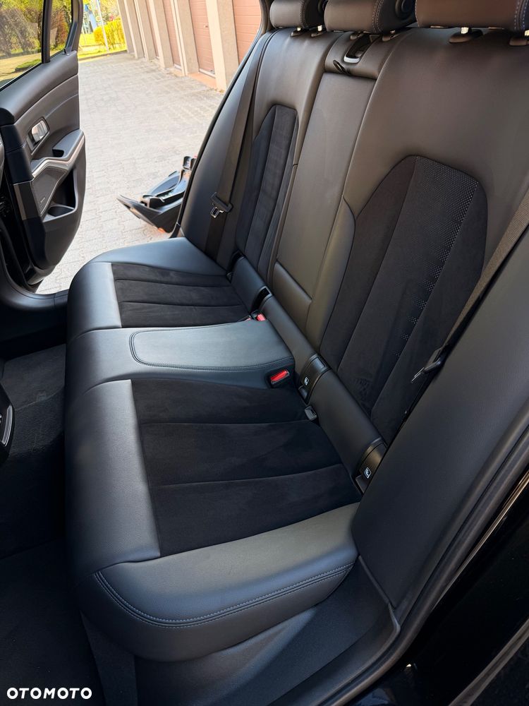 BMW Seria 3 320d xDrive M Sport sport - 26