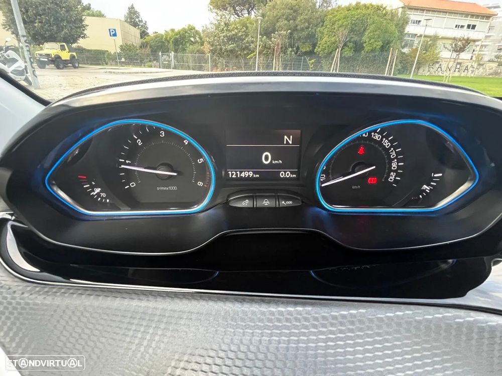 Peugeot 2008 1.6 e-HDi Allure 2-Tronic - 16