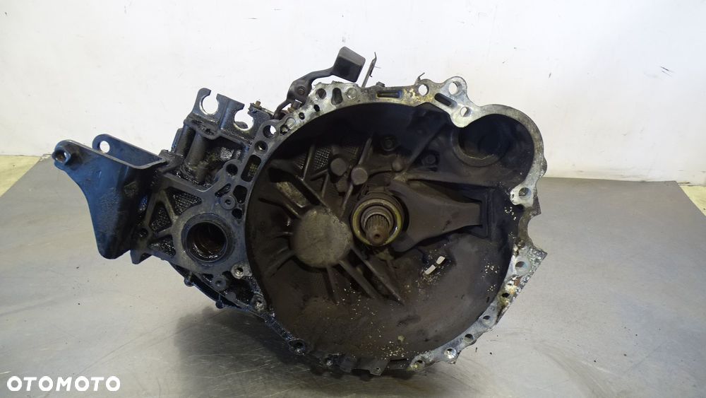 SKRZYNIA BIEGÓW TOYOTA COROLLA E12 2.0 - 1