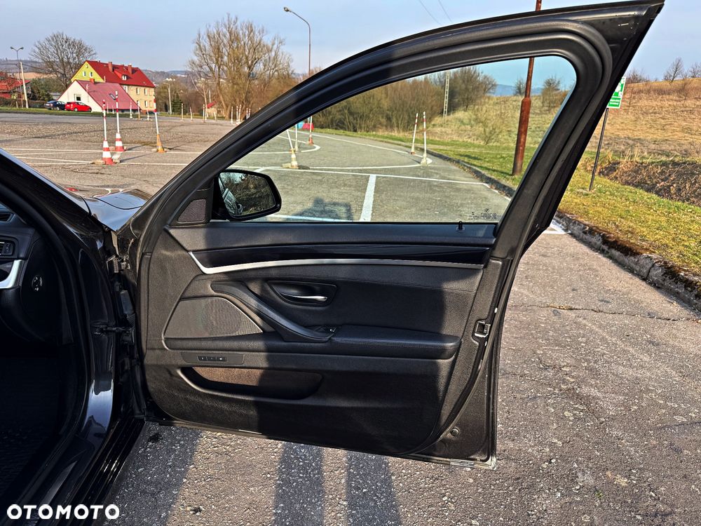 BMW Seria 5 530d xDrive Sport-Aut Luxury Line - 14