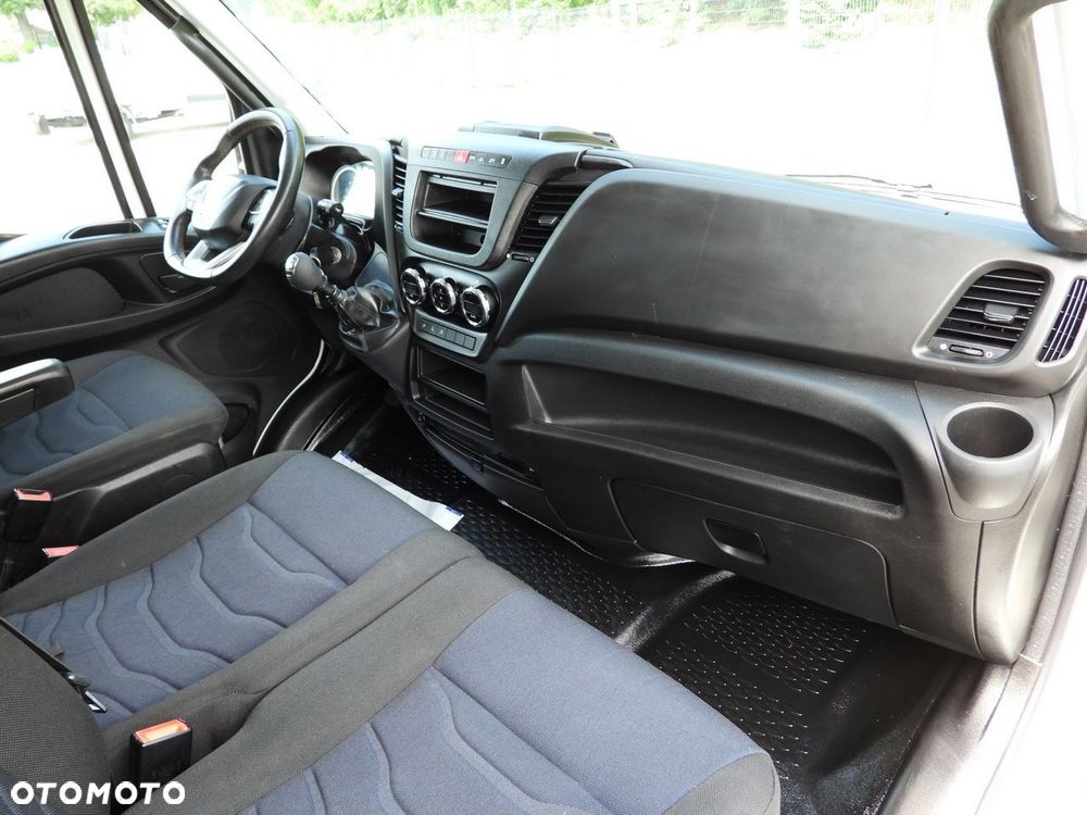 Iveco DAILY 35C16 FURGON BRYGADÓWKA 6 MIEJSC TEMPOMAT BLIŹNIACZE KOŁA KLIMATYZACJA  160KM - 33
