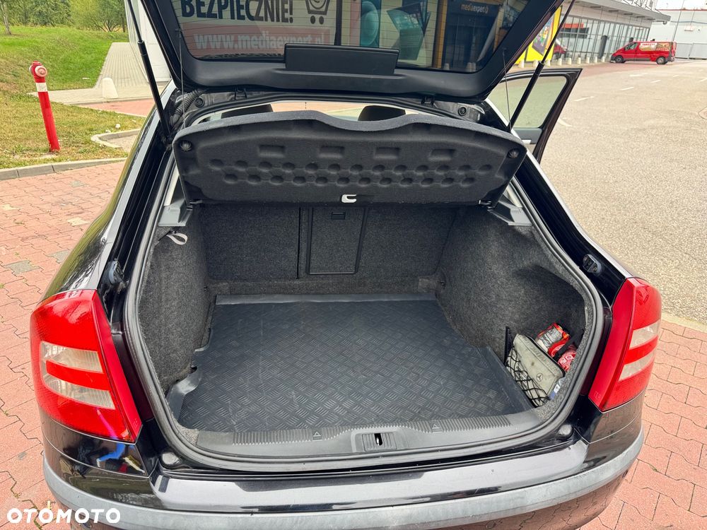 Skoda Octavia 1.6 FSI Elegance - 17