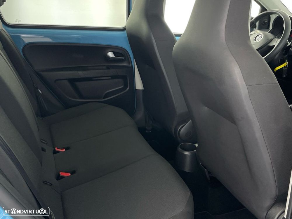 VW Up! 1.0 Move Auto - 24